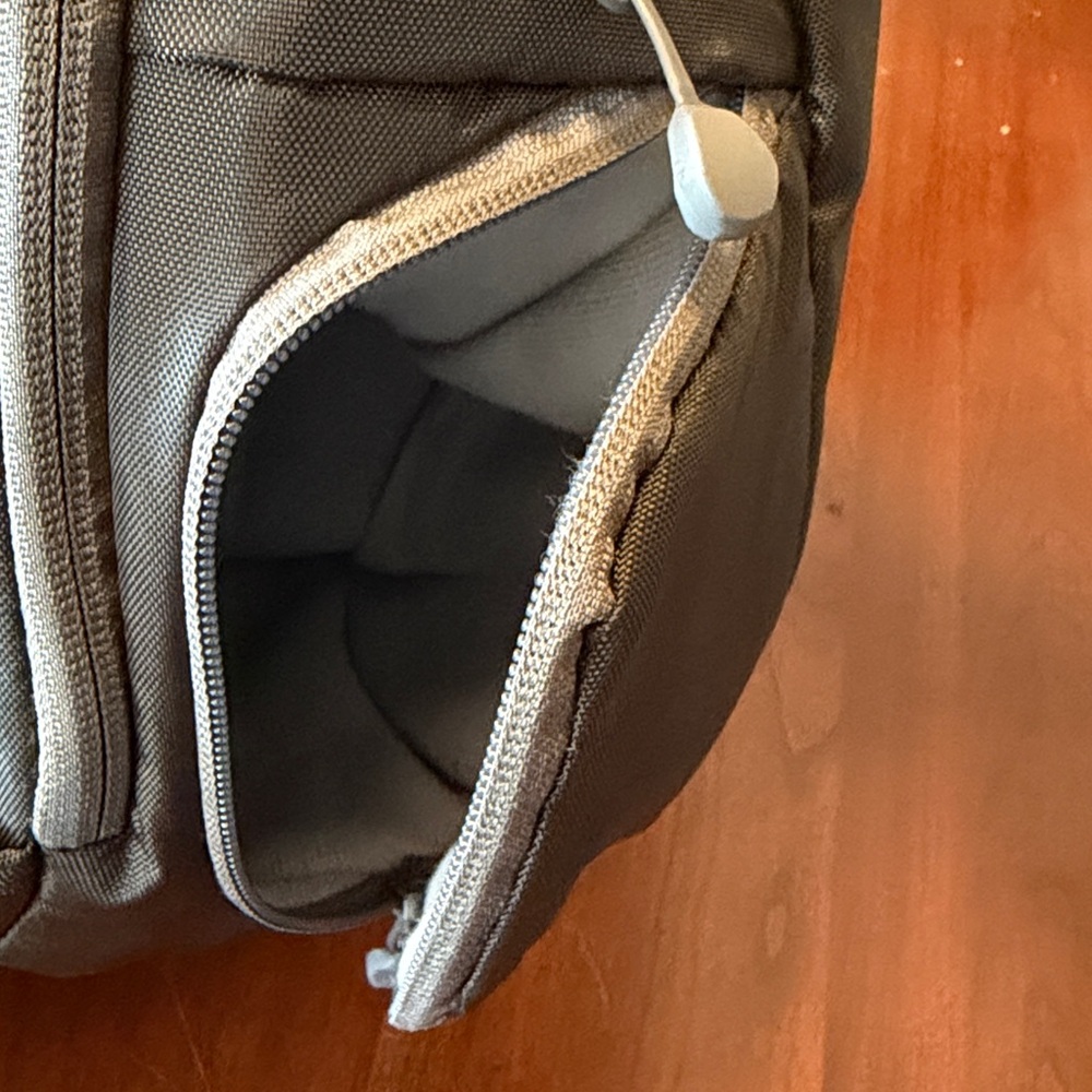 Lowepro StreamLine Sling Camera Bag - Grey. New without tags - Picture 5 of 6